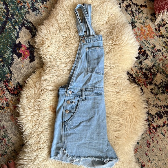 SOLD - American Eagle Hi-Rise Tomgirl Shortalls - Picture 4 of 9